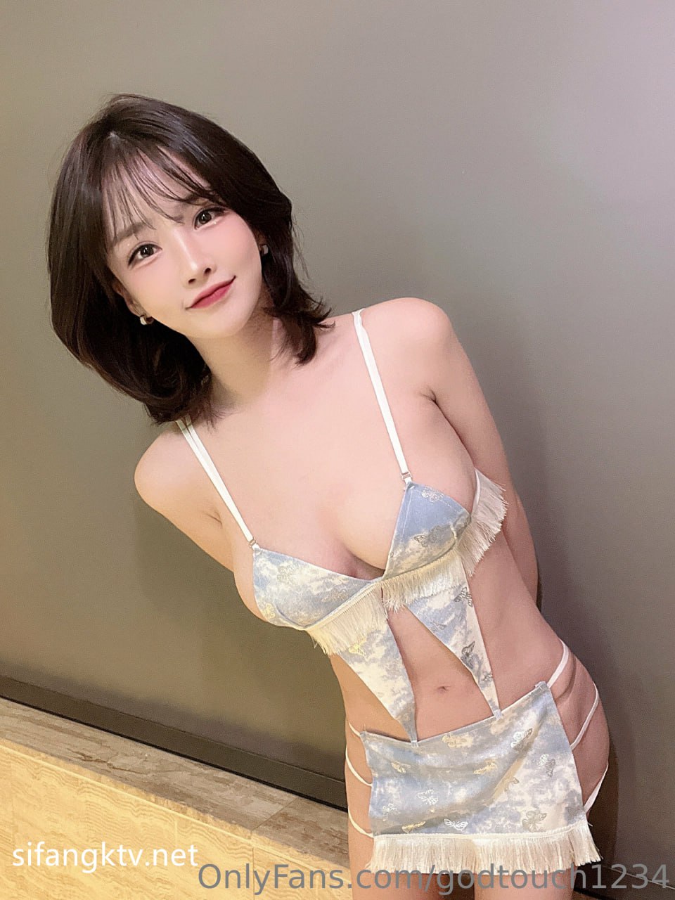 【2023_06_22】Video_of_Immortal_Moon_tamed_by_its_owner_🙂.m4v